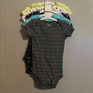 Carter's onesie - 9M